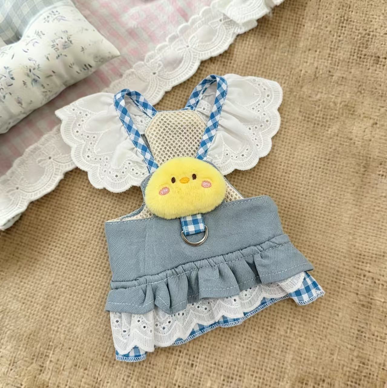 D Ring Strap - Süßes Haustier-Trägerkleid aus Kunst-Denim mit Flügelärmeln,